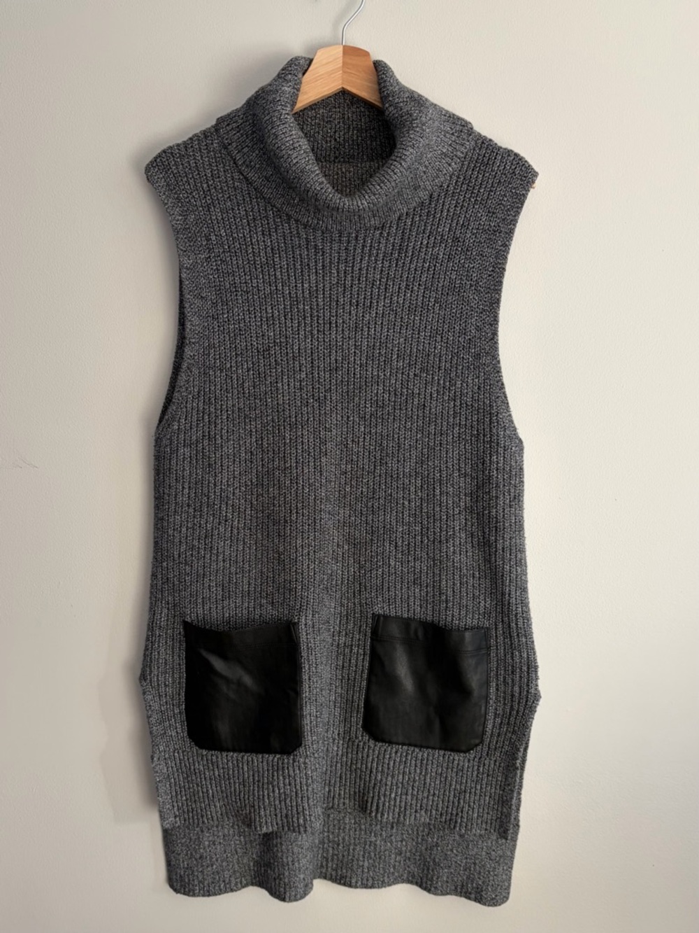 Banana Republic Gray Sleeveless Turtleneck Knit Tunic with Black Patch Pockets